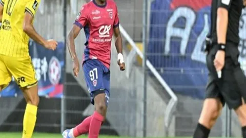 “决赛裁判亮相引热议：梅西偏袒疑云？法国队动态引关注！”